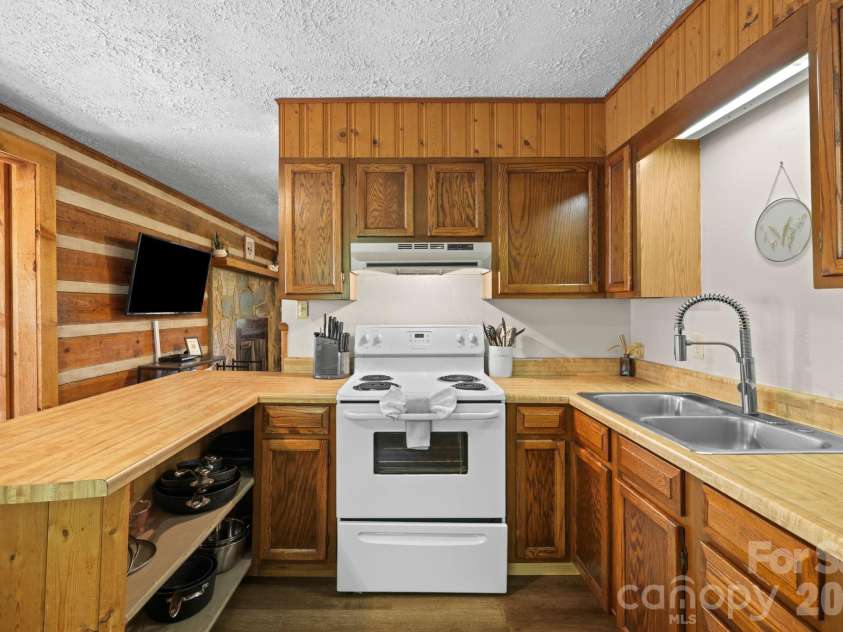 237 Biltmore Circle, Bryson City, NC 28713.  MLS# CAR4400933, YatesRealty ID 35538. 