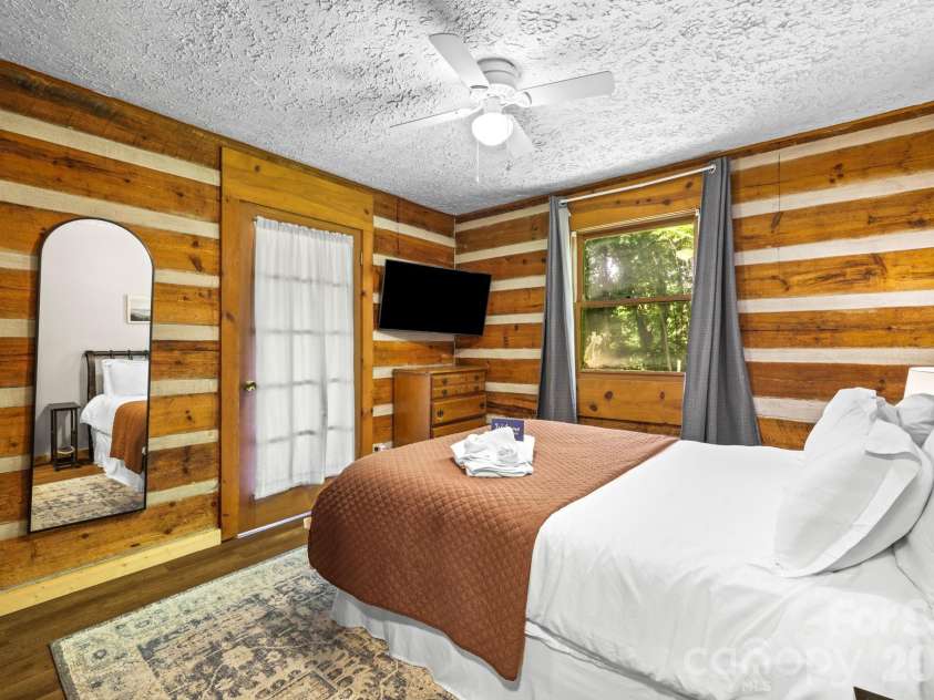 237 Biltmore Circle, Bryson City, NC 28713.  MLS# CAR4400933, YatesRealty ID 35538. 