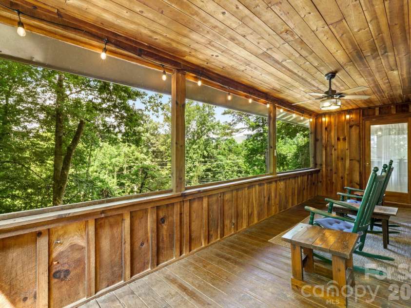 237 Biltmore Circle, Bryson City, NC 28713.  MLS# CAR4400933, YatesRealty ID 35538. 