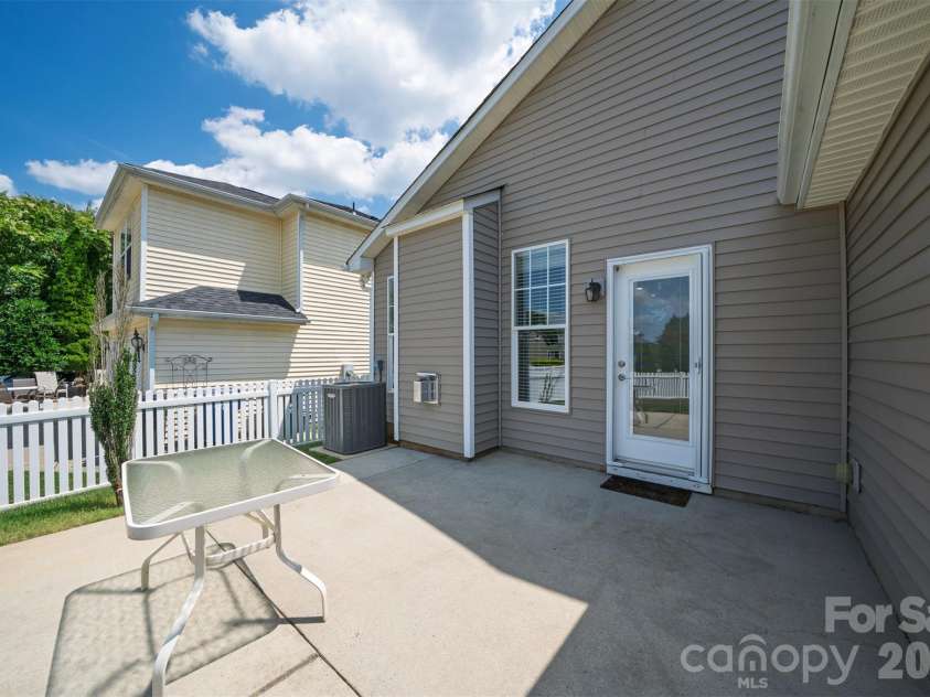 15718 Seafield Lane, Huntersville, NC 28078.  MLS# CAR4392142, YatesRealty ID 35539. 