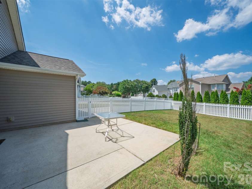 15718 Seafield Lane, Huntersville, NC 28078.  MLS# CAR4392142, YatesRealty ID 35539. 