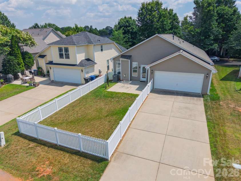 15718 Seafield Lane, Huntersville, NC 28078.  MLS# CAR4392142, YatesRealty ID 35539. 