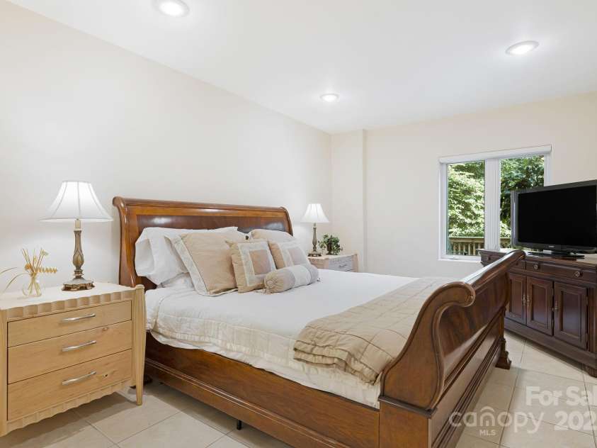 36 Marigold Court, Waynesville, NC 28786.  MLS# CAR4241313, YatesRealty ID 3554. Lower bedroom