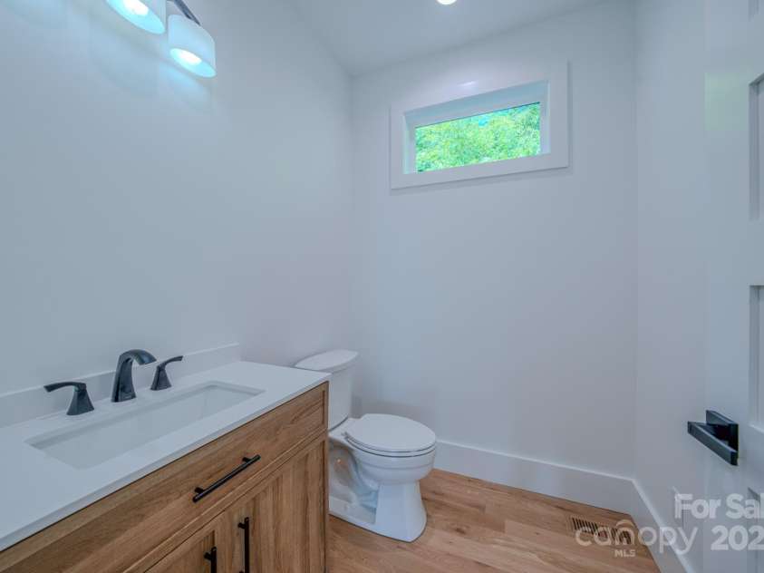 133 Grove Street, Asheville, NC 28801.  MLS# CAR4286313, YatesRealty ID 35540. First floor Half Bath