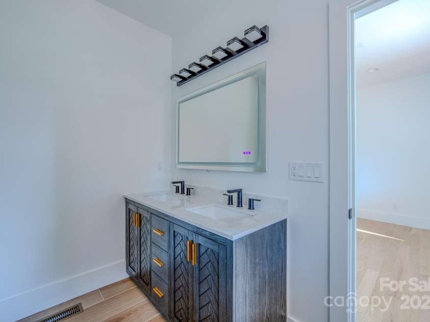 133 Grove Street, Asheville, NC 28801.  MLS# CAR4286313, YatesRealty ID 35540. First Floor Main Suite Bathroom