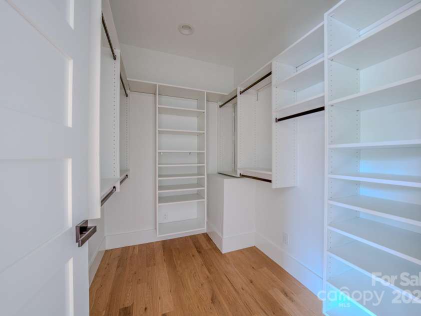 133 Grove Street, Asheville, NC 28801.  MLS# CAR4286313, YatesRealty ID 35540. First Floor Main Suite Walk in Closet