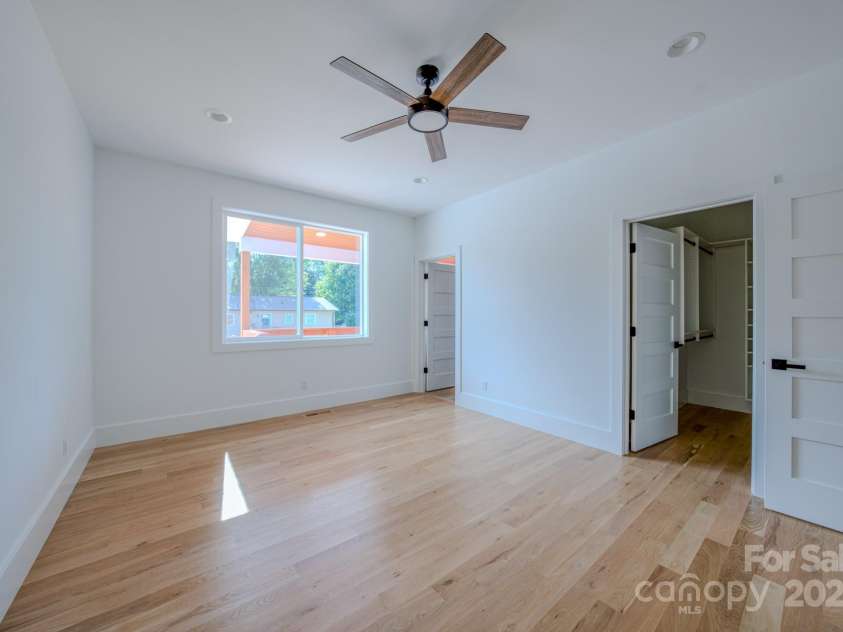 133 Grove Street, Asheville, NC 28801.  MLS# CAR4286313, YatesRealty ID 35540. First Floor Suite