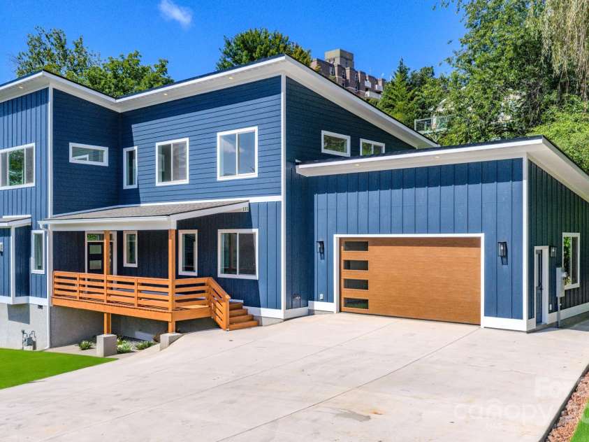 133 Grove Street, Asheville, NC 28801.  MLS# CAR4286313, YatesRealty ID 35540. Photo enhanced for grass buyer to participate in landscaping pending purchase date.