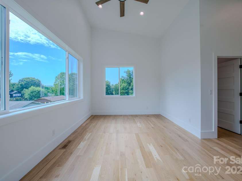 133 Grove Street, Asheville, NC 28801.  MLS# CAR4286313, YatesRealty ID 35540. Second Floor Room 1