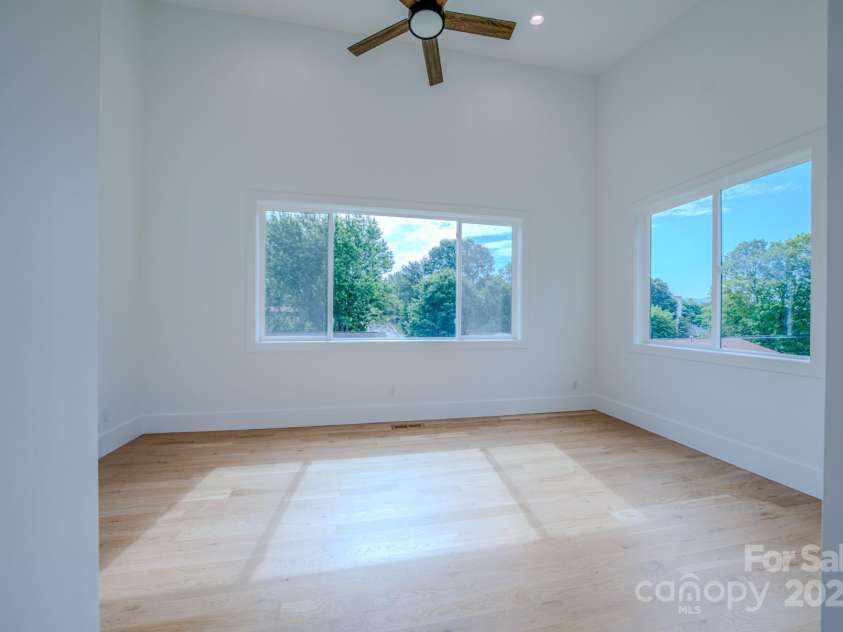 133 Grove Street, Asheville, NC 28801.  MLS# CAR4286313, YatesRealty ID 35540. Second Floor Room 1