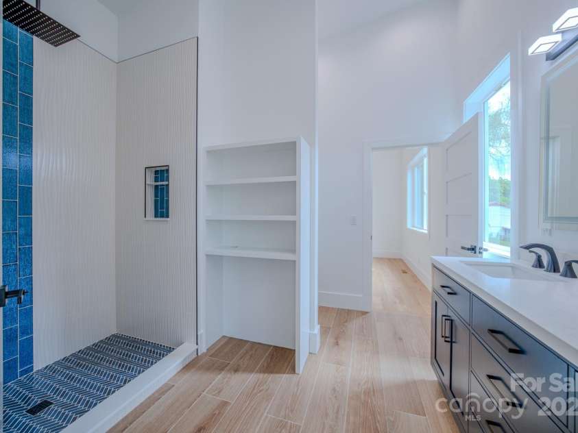 133 Grove Street, Asheville, NC 28801.  MLS# CAR4286313, YatesRealty ID 35540. SecSecond Floor Jack & Jill