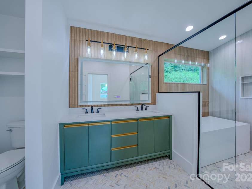 133 Grove Street, Asheville, NC 28801.  MLS# CAR4286313, YatesRealty ID 35540. Stairs Leading to 2nd floor