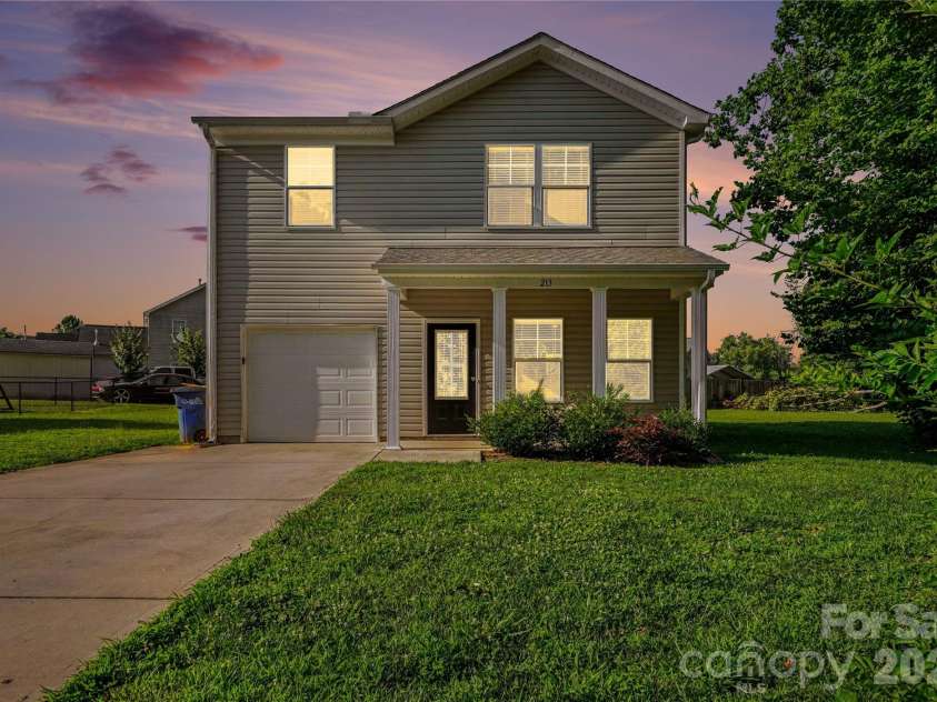 213 Wolf Creek Lane, Statesville, NC 28625.  MLS# CAR4399985, YatesRealty ID 35540. 