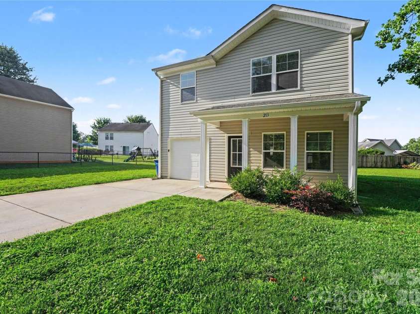 213 Wolf Creek Lane, Statesville, NC 28625.  MLS# CAR4399985, YatesRealty ID 35540. 