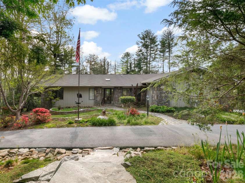 37 Hamilton Drive, Hendersonville, NC 28739.  MLS# CAR4372073, YatesRealty ID 35541. 