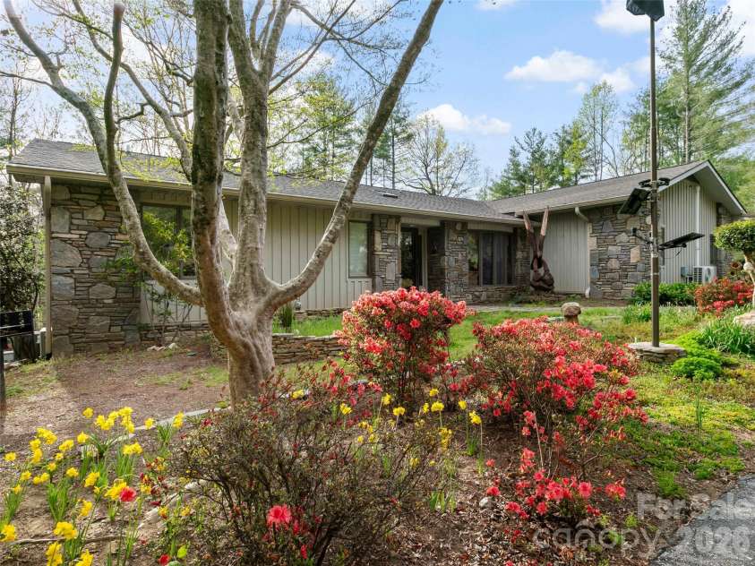 37 Hamilton Drive, Hendersonville, NC 28739.  MLS# CAR4372073, YatesRealty ID 35541. 