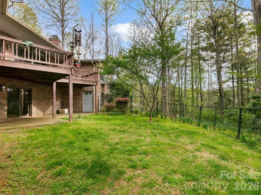 37 Hamilton Drive, Hendersonville, NC 28739.  MLS# CAR4372073, YatesRealty ID 35541. 