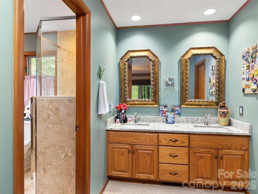 37 Hamilton Drive, Hendersonville, NC 28739.  MLS# CAR4372073, YatesRealty ID 35541. 