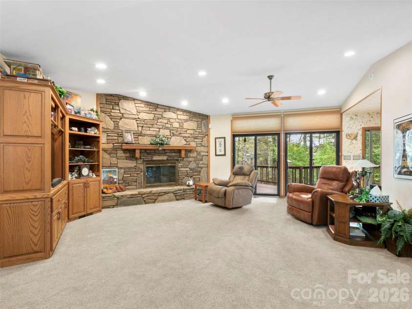 37 Hamilton Drive, Hendersonville, NC 28739.  MLS# CAR4372073, YatesRealty ID 35541. 