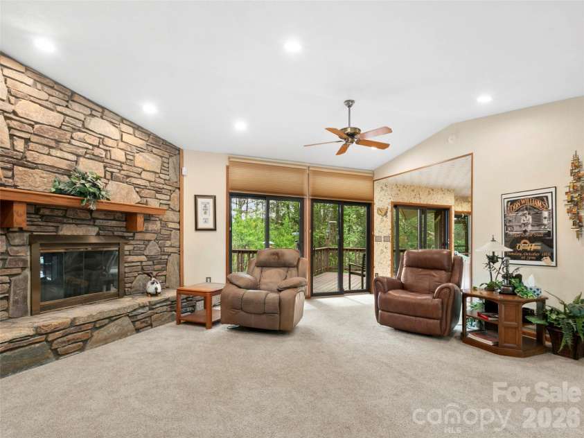 37 Hamilton Drive, Hendersonville, NC 28739.  MLS# CAR4372073, YatesRealty ID 35541. 