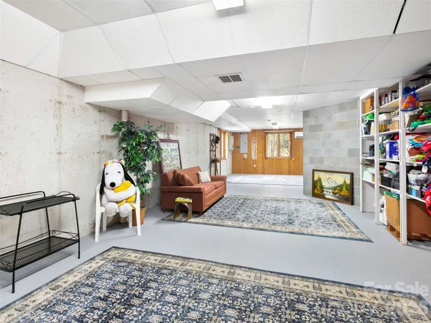 37 Hamilton Drive, Hendersonville, NC 28739.  MLS# CAR4372073, YatesRealty ID 35541. 