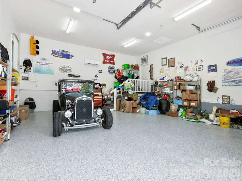 37 Hamilton Drive, Hendersonville, NC 28739.  MLS# CAR4372073, YatesRealty ID 35541. 