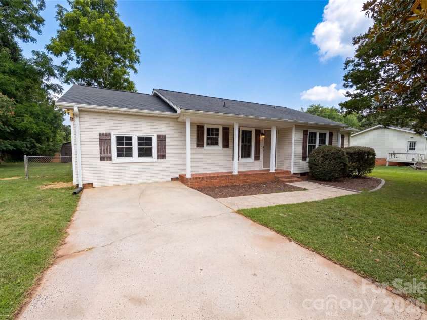507 Texas Trail, Dallas, NC 28034.  MLS# CAR4401024, YatesRealty ID 35543. 