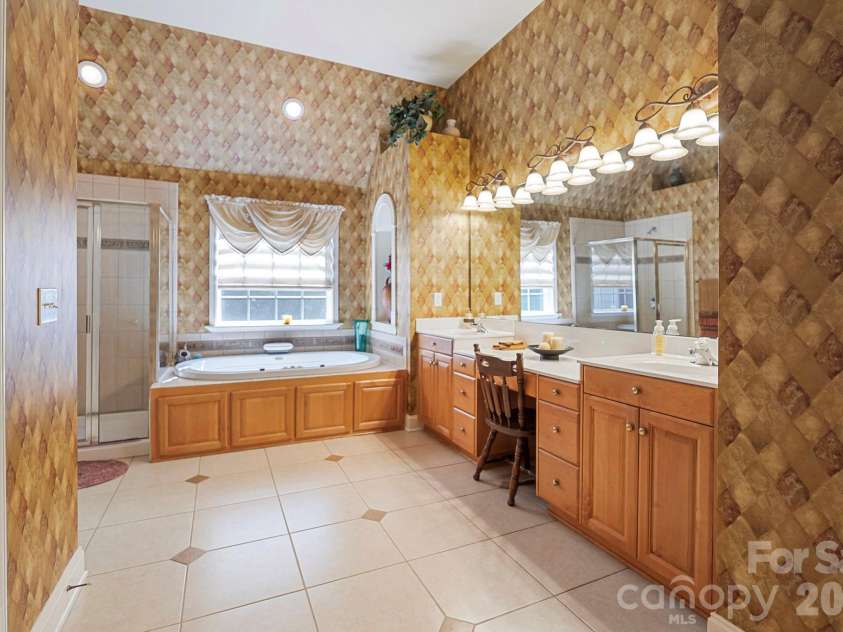 10108 Squires Way, Cornelius, NC 28031.  MLS# CAR4395333, YatesRealty ID 35544. 