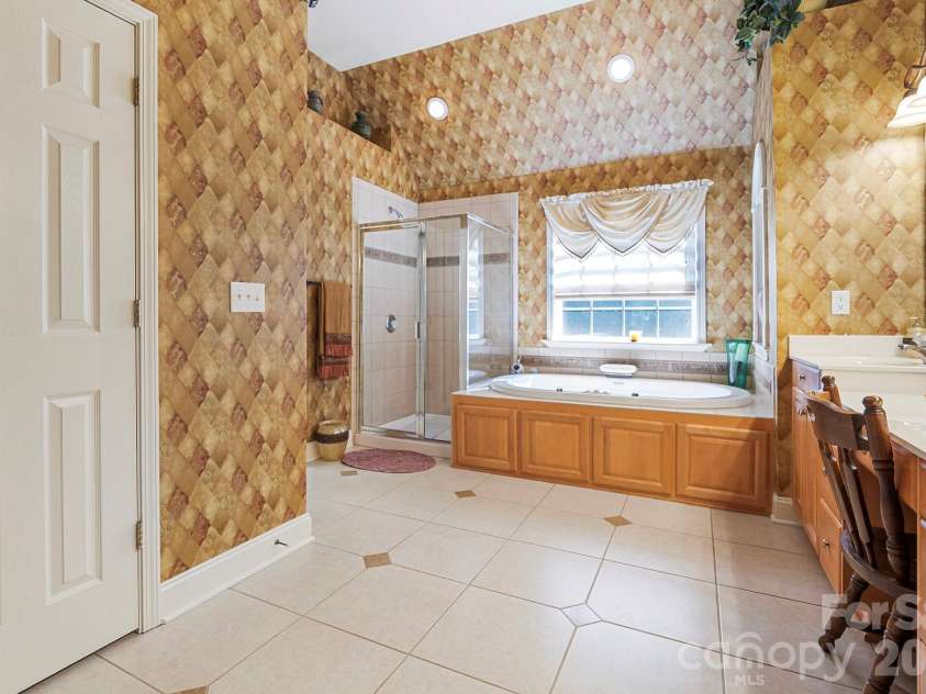 10108 Squires Way, Cornelius, NC 28031.  MLS# CAR4395333, YatesRealty ID 35544. 