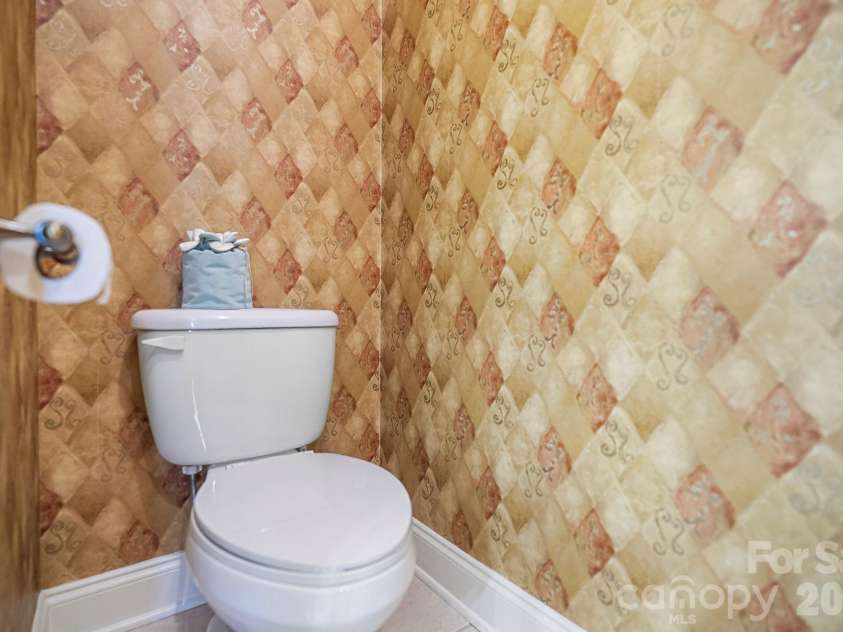 10108 Squires Way, Cornelius, NC 28031.  MLS# CAR4395333, YatesRealty ID 35544. 