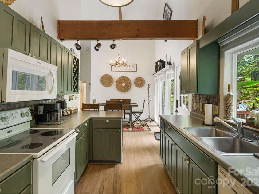 103 Maple Lane, Beech Mountain, NC 28604.  MLS# CAR4284686, YatesRealty ID 35546. Kitchen – Detail View