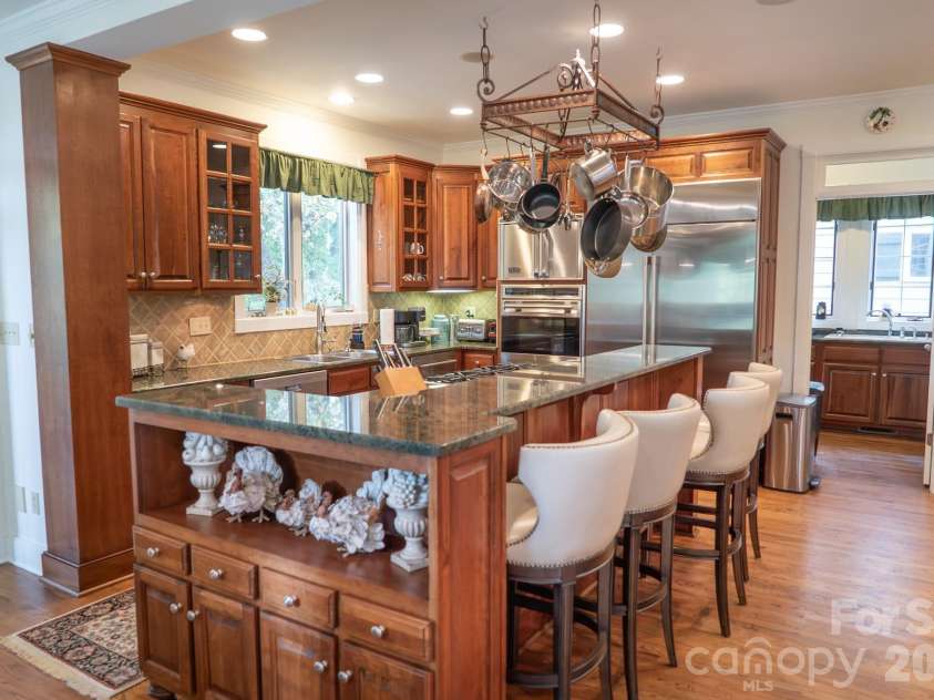 1513 Brentwood Place, Morganton, NC 28655.  MLS# CAR4307275, YatesRealty ID 35546. Kitchen Island