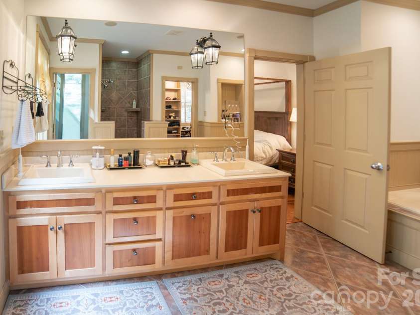 1513 Brentwood Place, Morganton, NC 28655.  MLS# CAR4307275, YatesRealty ID 35546. Primary Bath