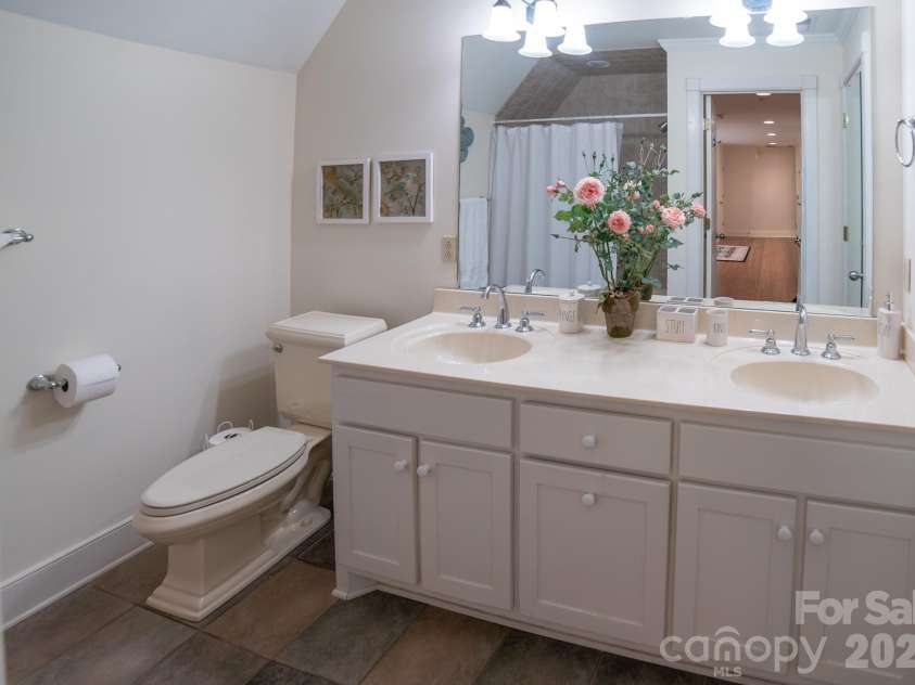 1513 Brentwood Place, Morganton, NC 28655.  MLS# CAR4307275, YatesRealty ID 35546. Secondary Bath on upper level.