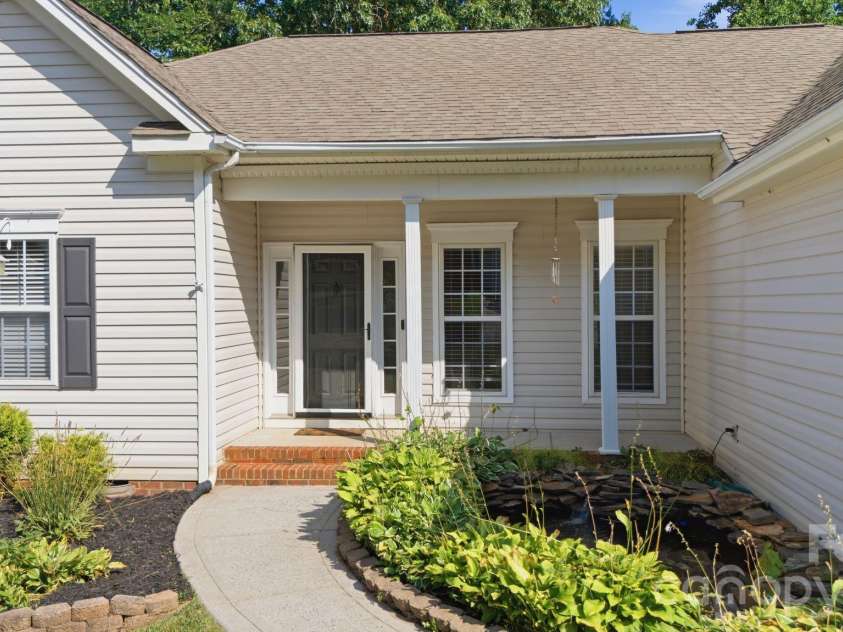 147 Broken Pine Lane, Mooresville, NC 28117.  MLS# CAR4397181, YatesRealty ID 35548. 