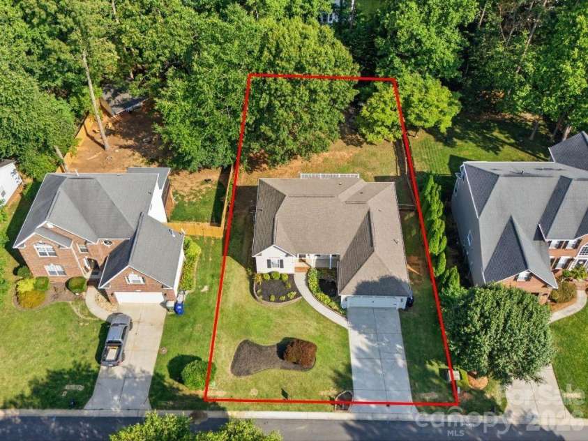 147 Broken Pine Lane, Mooresville, NC 28117.  MLS# CAR4397181, YatesRealty ID 35548. 
