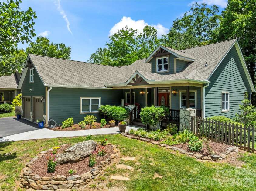 435 Stepping Stone Lane, Waynesville, NC 28786.  MLS# CAR4399751, YatesRealty ID 35549. 435 Stepping Stone Lane
