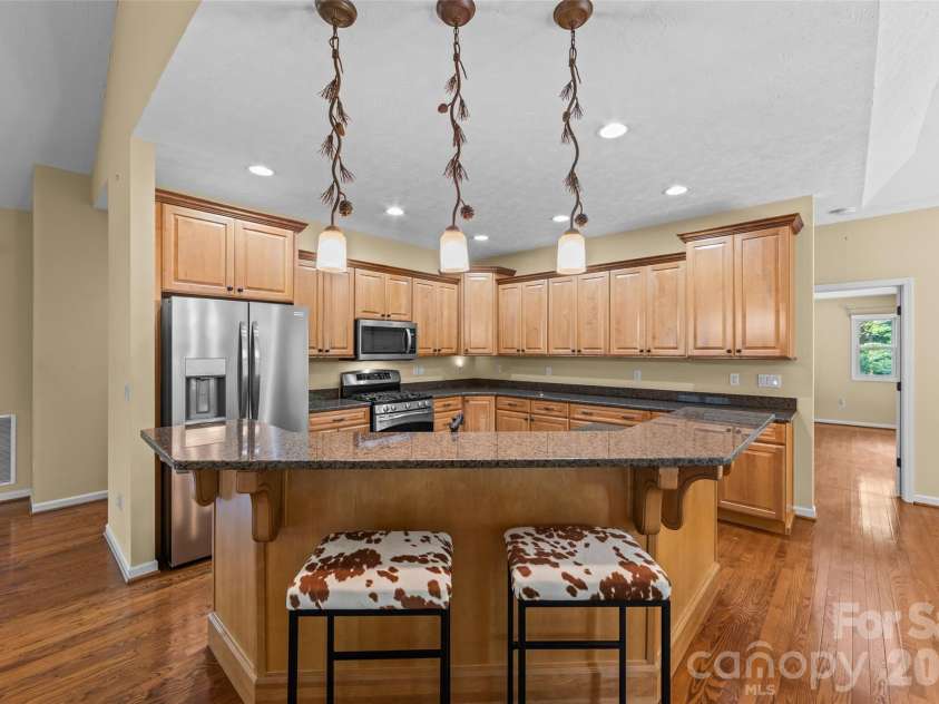 435 Stepping Stone Lane, Waynesville, NC 28786.  MLS# CAR4399751, YatesRealty ID 35549. 