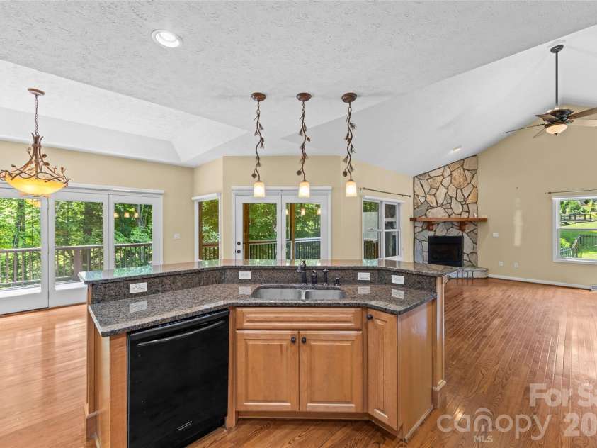 435 Stepping Stone Lane, Waynesville, NC 28786.  MLS# CAR4399751, YatesRealty ID 35549. 