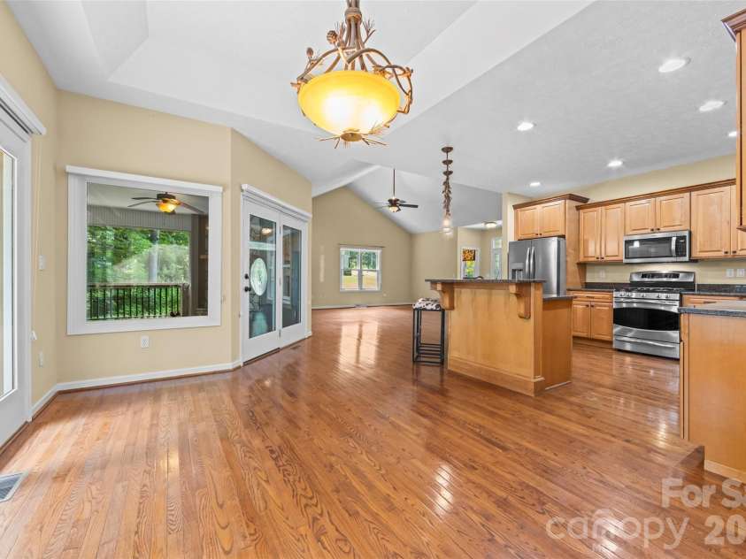 435 Stepping Stone Lane, Waynesville, NC 28786.  MLS# CAR4399751, YatesRealty ID 35549. 
