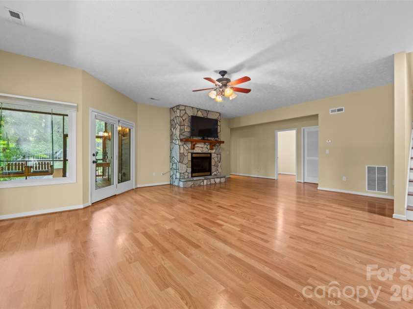 435 Stepping Stone Lane, Waynesville, NC 28786.  MLS# CAR4399751, YatesRealty ID 35549. 