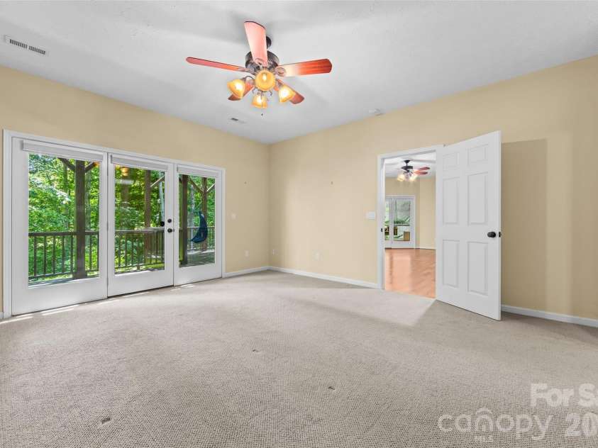 435 Stepping Stone Lane, Waynesville, NC 28786.  MLS# CAR4399751, YatesRealty ID 35549. 