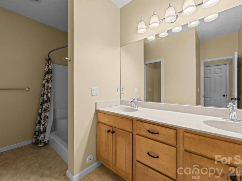 435 Stepping Stone Lane, Waynesville, NC 28786.  MLS# CAR4399751, YatesRealty ID 35549. 