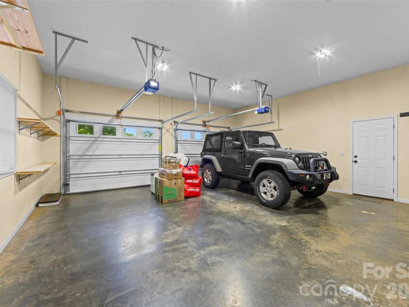 435 Stepping Stone Lane, Waynesville, NC 28786.  MLS# CAR4399751, YatesRealty ID 35549. 