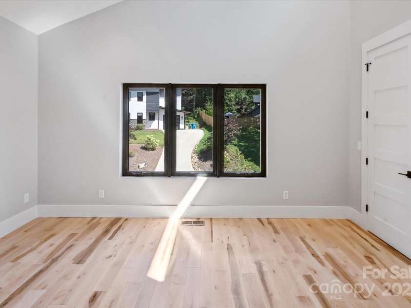 207 Torch Light Way, Asheville, NC 28806.  MLS# CAR4159369, YatesRealty ID 3555. 