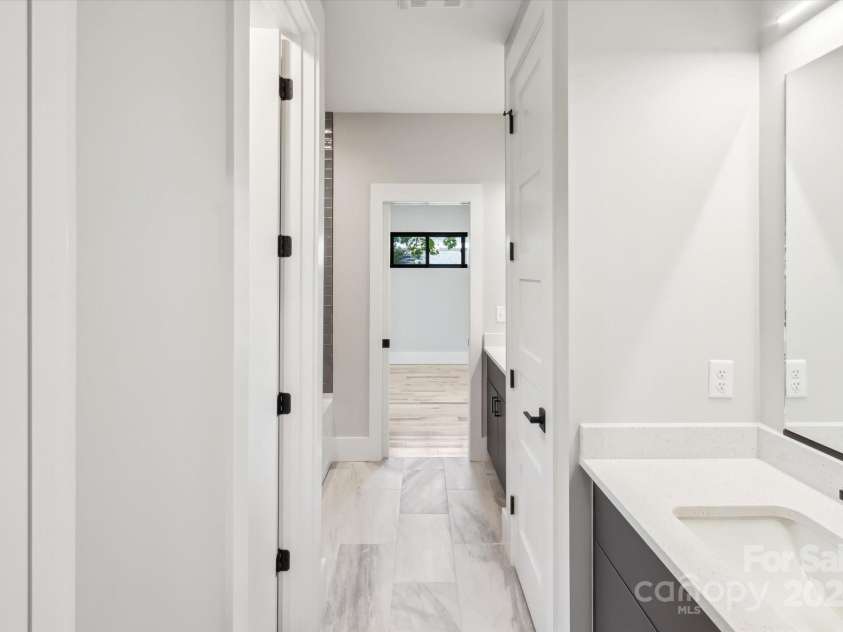 207 Torch Light Way, Asheville, NC 28806.  MLS# CAR4159369, YatesRealty ID 3555. Jack and Jill Bathroom
