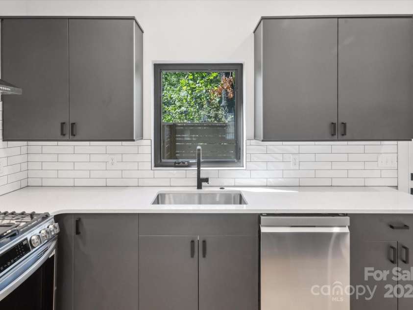 207 Torch Light Way, Asheville, NC 28806.  MLS# CAR4159369, YatesRealty ID 3555. Kitchen