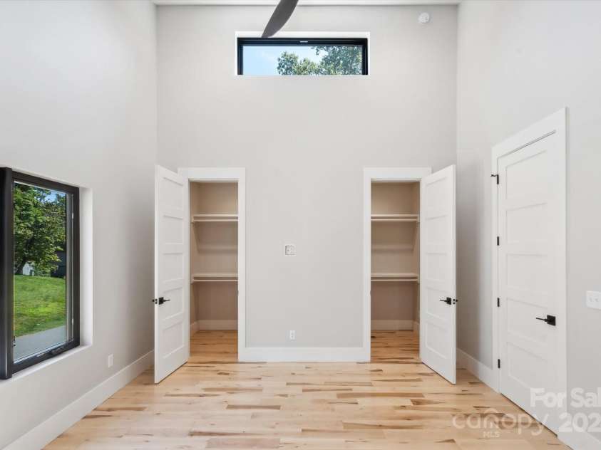 207 Torch Light Way, Asheville, NC 28806.  MLS# CAR4159369, YatesRealty ID 3555. Primary Bedroom - dual walk-in closets