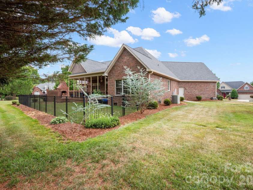 708 Cedar Hill Drive, Shelby, NC 28152.  MLS# CAR4400566, YatesRealty ID 35550. 