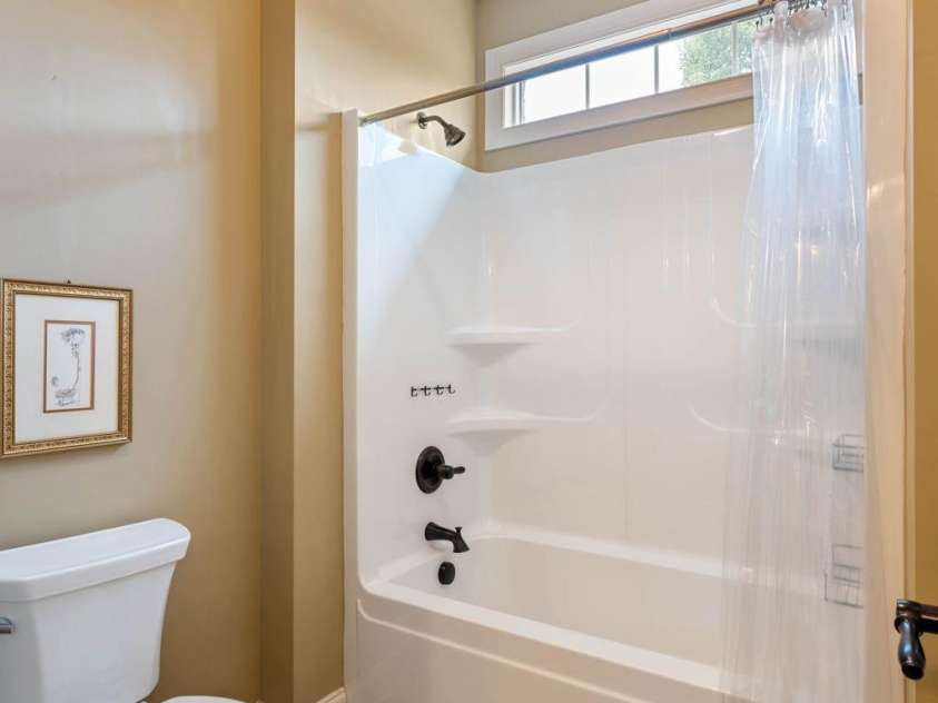 708 Cedar Hill Drive, Shelby, NC 28152.  MLS# CAR4400566, YatesRealty ID 35550. Upstairs bathroom